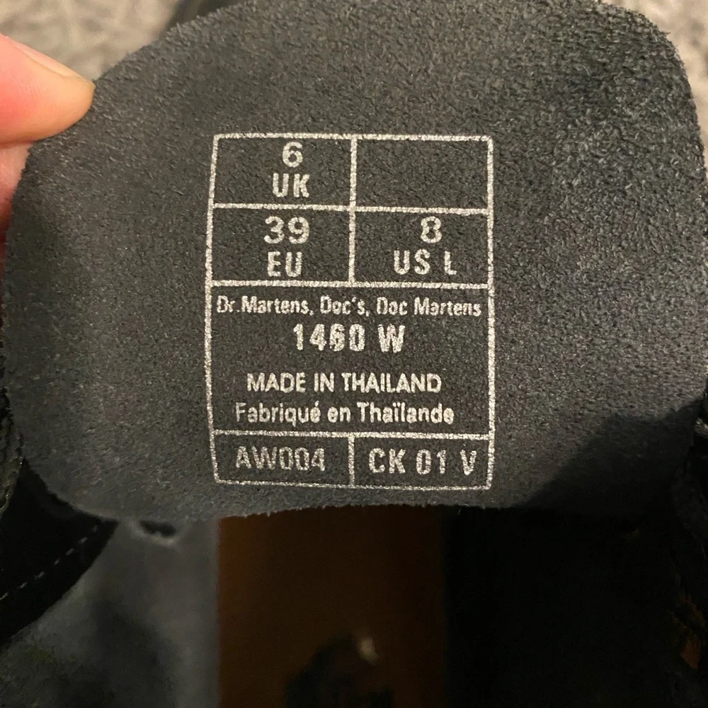 Dr. Martens 1460 WOMEN'S PATENT LEATHER LACE UP BOOTS - Picture 4 of 4